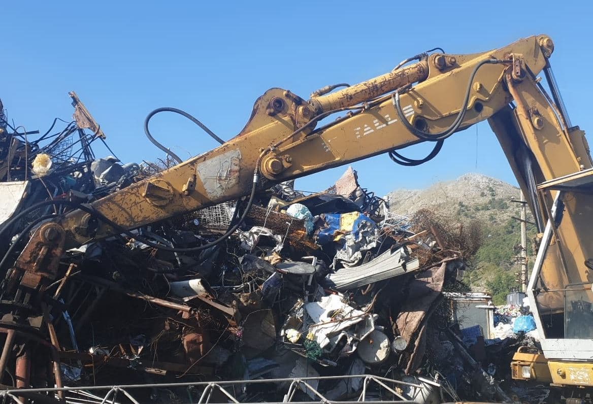 Dëmtohet në kokë nga makineria e punës, ndërron jetë 60-vjeçari në Patos