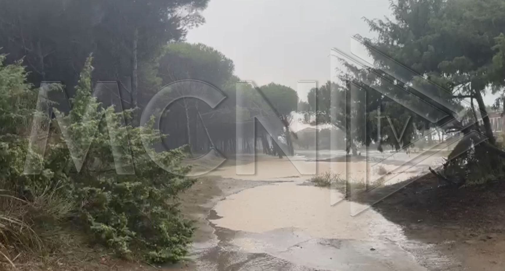 Përmbyten dhjetëra hektarë tokë në Zadrimë dhe Torovicë, dëme të shumta edhe në Spille e Kryevidh (VIDEO)
