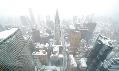 Stuhia e dëborës godet New York-un, anulohen fluturimet dhe bllokohen disa rrugë