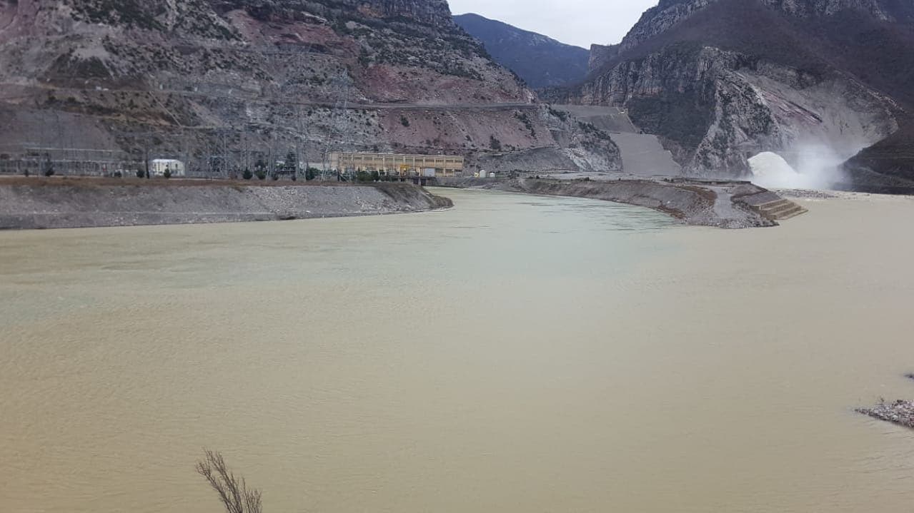 KESH informon për situatën: Fierza, Komani dhe Vau i Dejës pranë maksimumit 