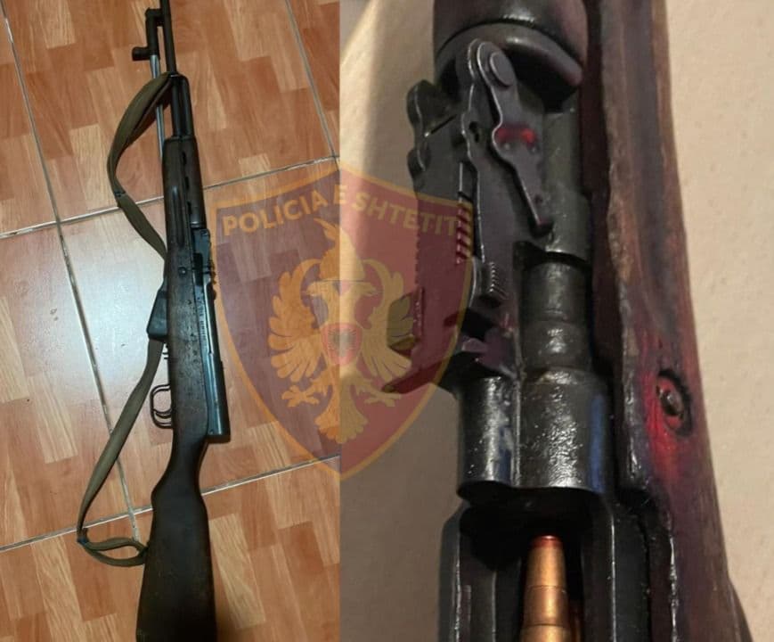 Policia ndërhyn në konfliktin babë e bir në Pukë, pranga djalit, sekuestrohet arma