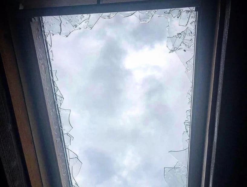 Vodhi para me anë të thyerjes në një banesë, i mituri lihet i lirë pas marrjes në pyetje