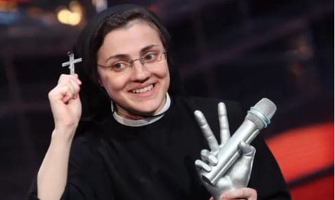 Murgesha që mahniti ‘The Voice of Italy’ bëhet kamariere në Spanjë