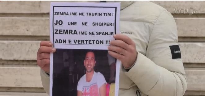 Protestë për zemrën e djalit/ Familja e Saimir Sulës kërkon drejtësi për vdekjen e tij (VIDEO)