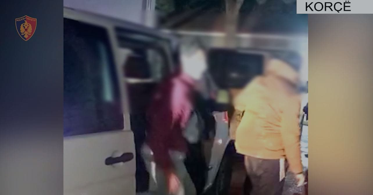Transportonin emigrantë të huaj kundrejt fitimit, 3 të arrestuar në Korçë