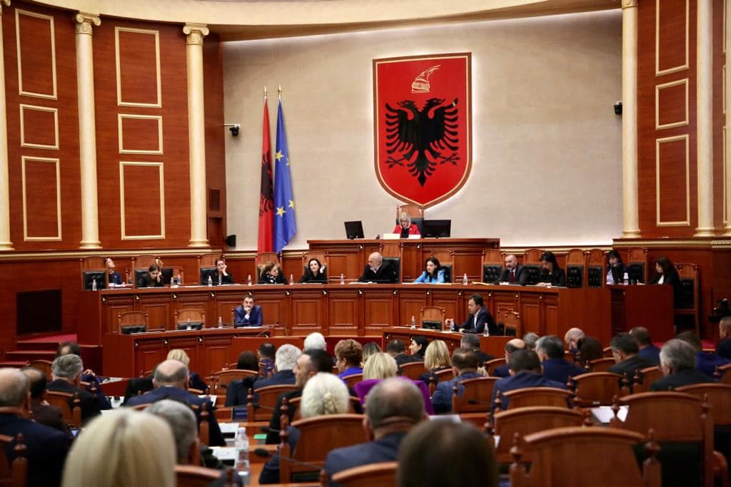 “Porti i Durrësit”, 18 deputetë të opozitës kërkesë Kuvendit: Të hiqet kufizimi i kohës prej 10 minutash 