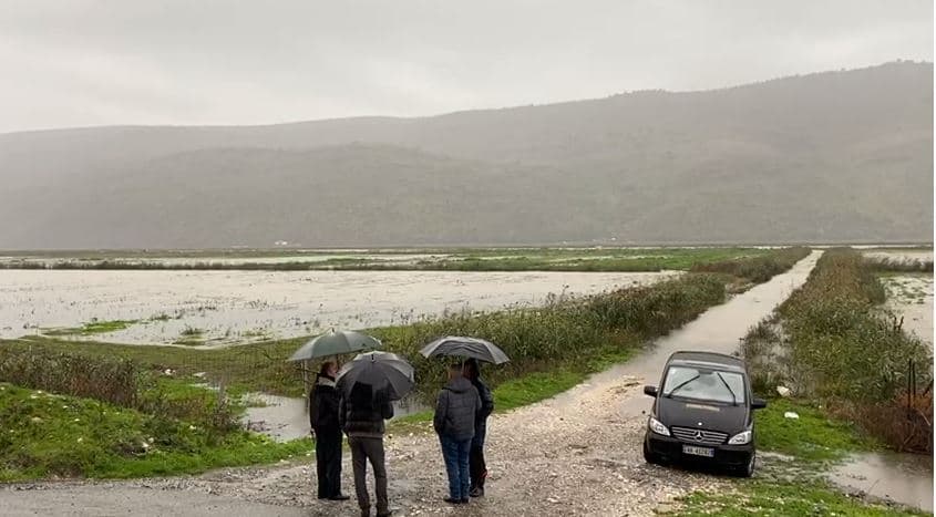 Moti i keq në Lezhë: Rruga që lidh fshatin Blinisht vazhdon të jetë e pakalueshme