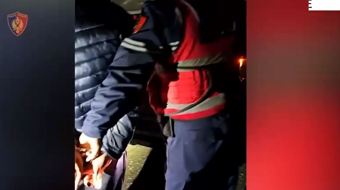 Lëviznin me armë me vete, “Katrori” vë në pranga 4 persona në Tiranë (VIDEO)