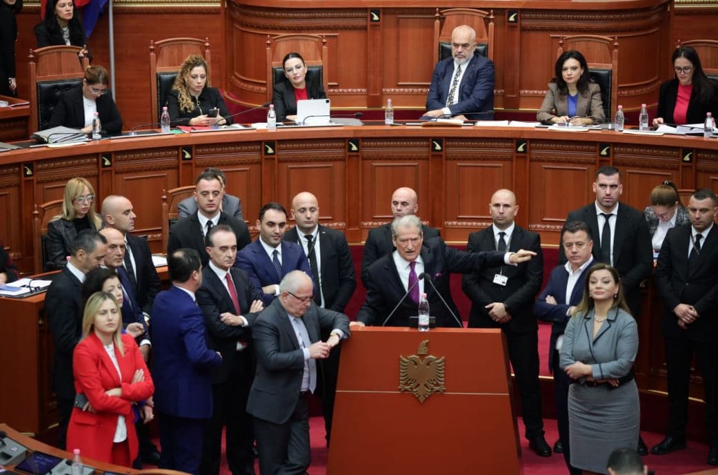 Berisha-Ballës: Je akuzuar për vrasjen e avokatit Ravik Gurra, përballu me drejtësinë