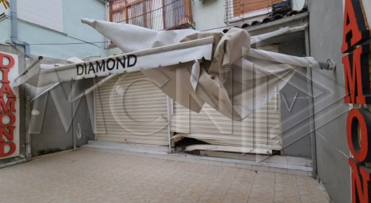 Shpërthim eksplozivi në një butik në Durrës, policia shoqëron disa persona (VIDEO)
