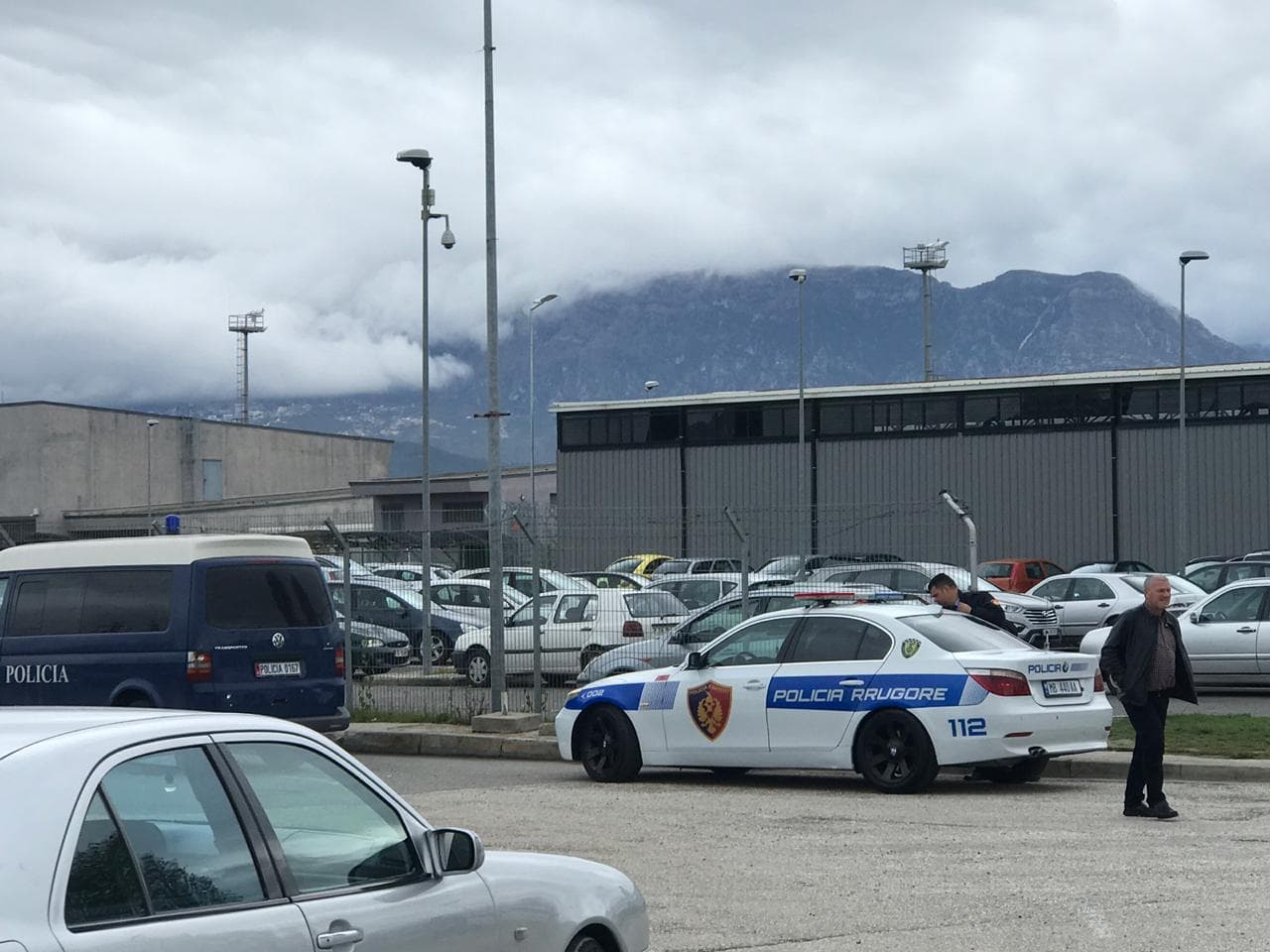 Menaxhonte një grup kriminal dhe ishte në kërkim ndërkombëtar/ Arrestohet turku në Rinas