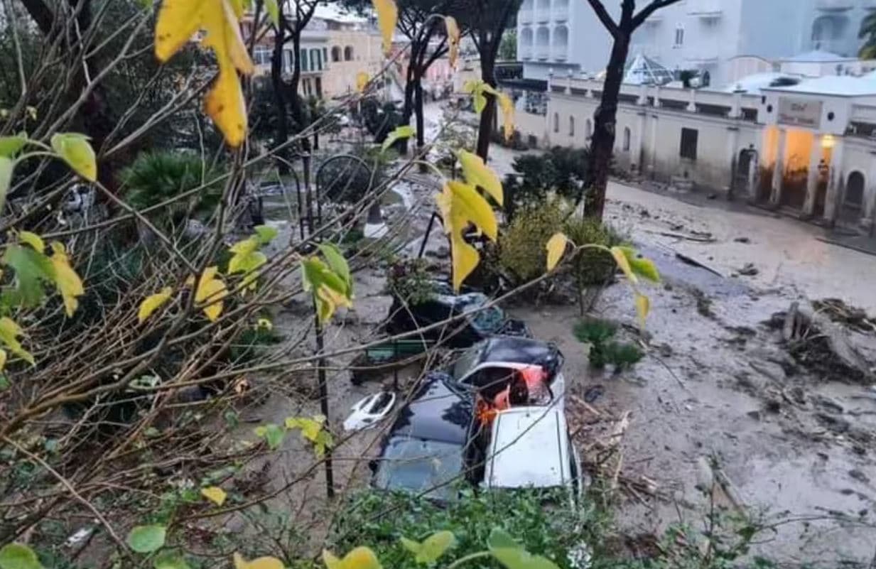 Rrëshqitje dheu në ishullin Ischia në Itali, zhduken 13 persona