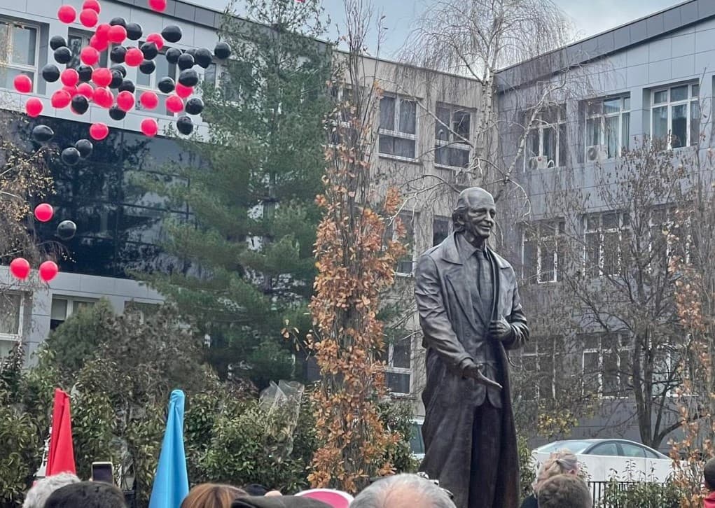 110-vjetori i Pavarësisë/ Përurohet në Prishtinë shtatorja e prijësit të pajtimit të gjaqeve, Anton Çettës