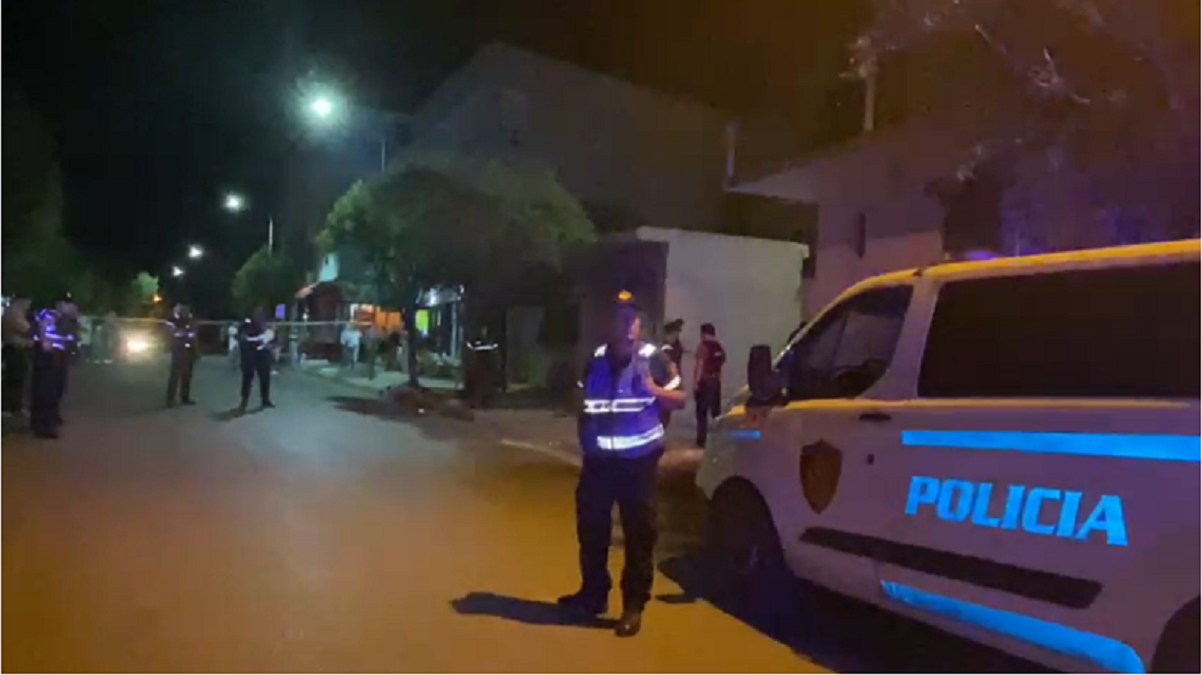 Detaje nga konflikti i demokratëve në Laç, Policia: Po kërkojmë personin që qëlloi me armë