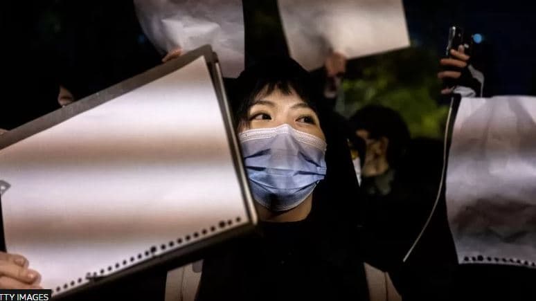Letra e bardhë bosh bëhet simbol i protestave në Kinë