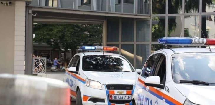 Përplasi për vdekje këmbësoren, arrestohet shoferi