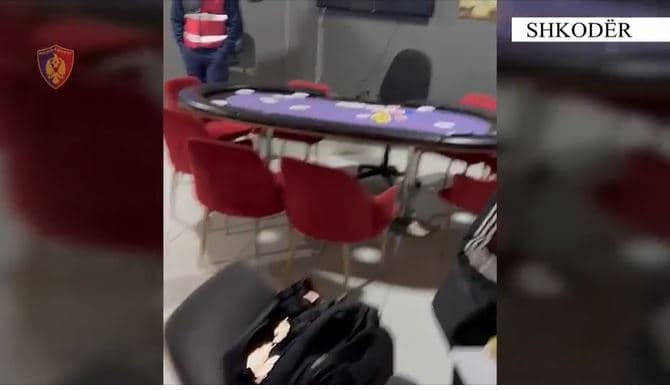 E ktheu lokalin në ambient për lojërat e fatit, shpallet në kërkim pronari, arrestohen dy persona