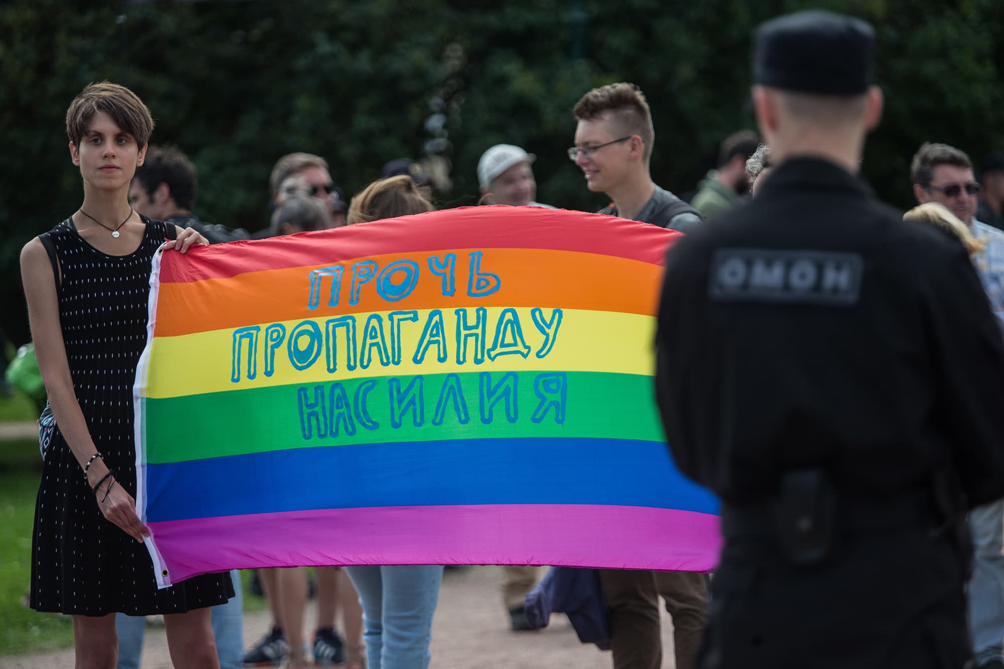 Rusia miraton ashpërsimin e ligjit për 'propagandën LGBT'