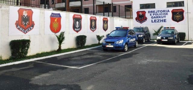 Qarkullonin me lëndë narkotike në makinë, arrestohen dy të rinj në Lezhë