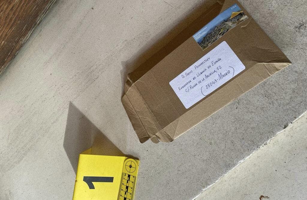 Në bazën e forcave ajrore spanjolle, gjendet pakoja e tretë postare me material shpërthyes