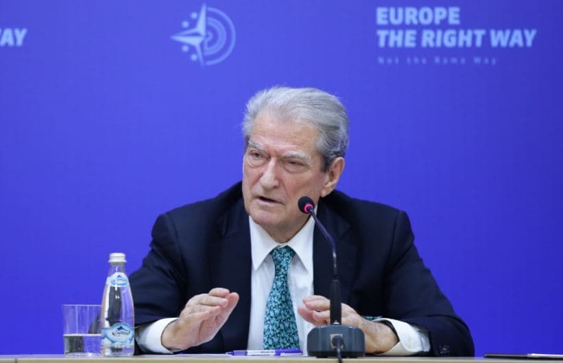 Berisha nuk tërhiqet nga protesta në bulevard: Na autorizon Kushtetuta, Rama do marrë mësimet e duhura