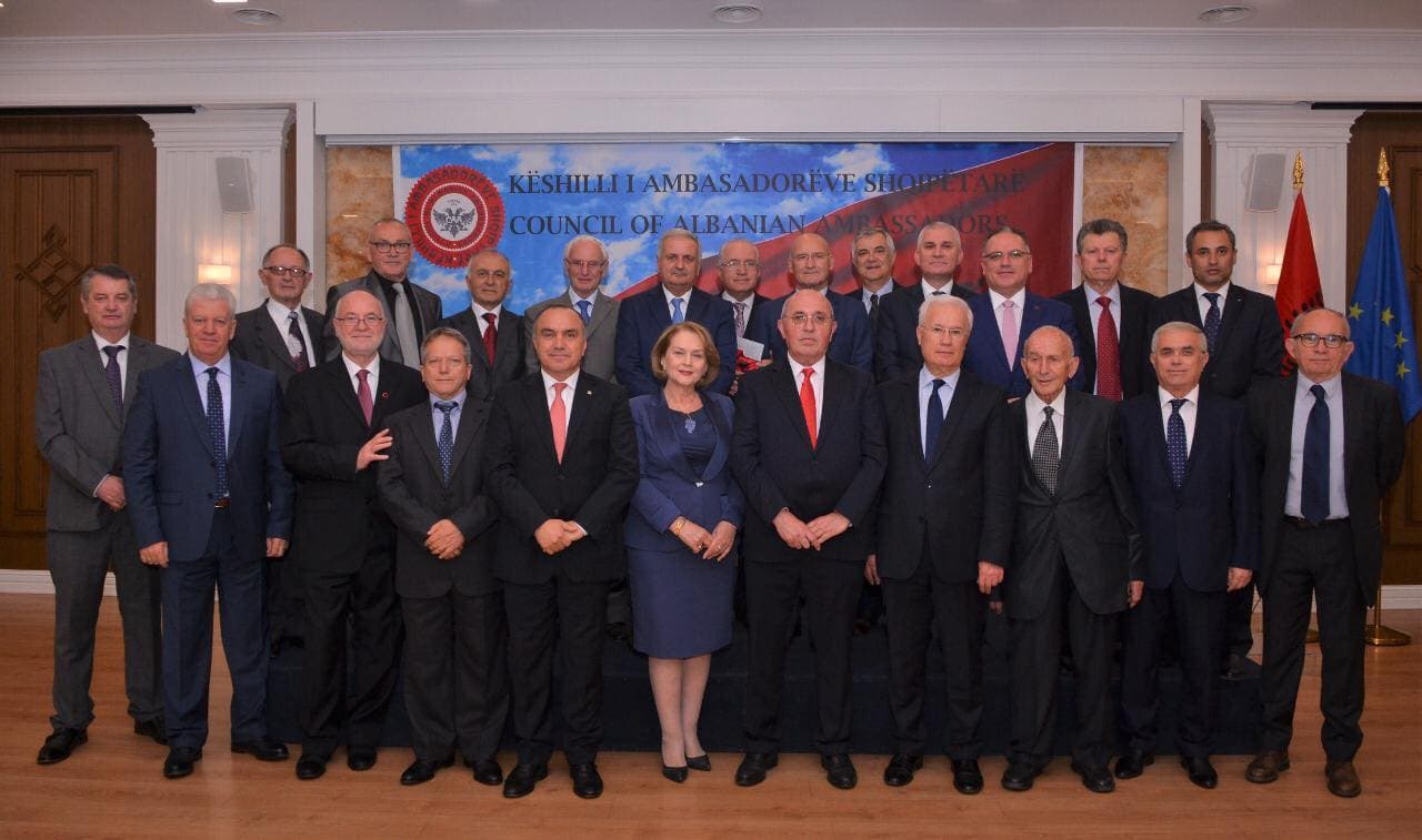 Këshilli i Ambasadorëve Shqiptarë dënon gjuhën konfliktnxitëse të presidentit serb Vuçiç