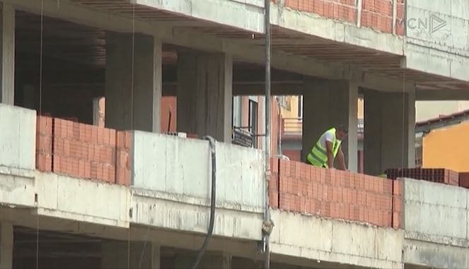 Energjia shtrenjton kostot e ndërtimit (VIDEO)
