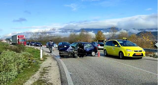 Aksident në aksin Gjirokastër-Tepelenë, plagosen drejtuesit e mjeteve