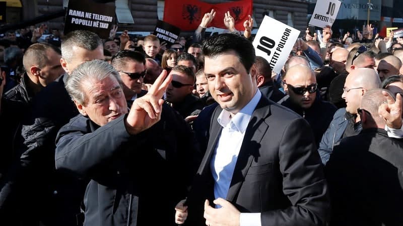 Basha dhe Alibeaj dënojnë sulmin fizik ndaj Berishës/ Ish-kreu i PD: Të zbardhet urgjentisht ngjarja!