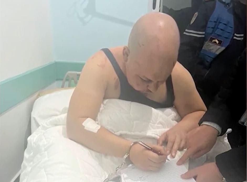 Lihet në qeli agresori i Berishës, masa i komunikohet në spital, avokati kërkon liri (VIDEO)  