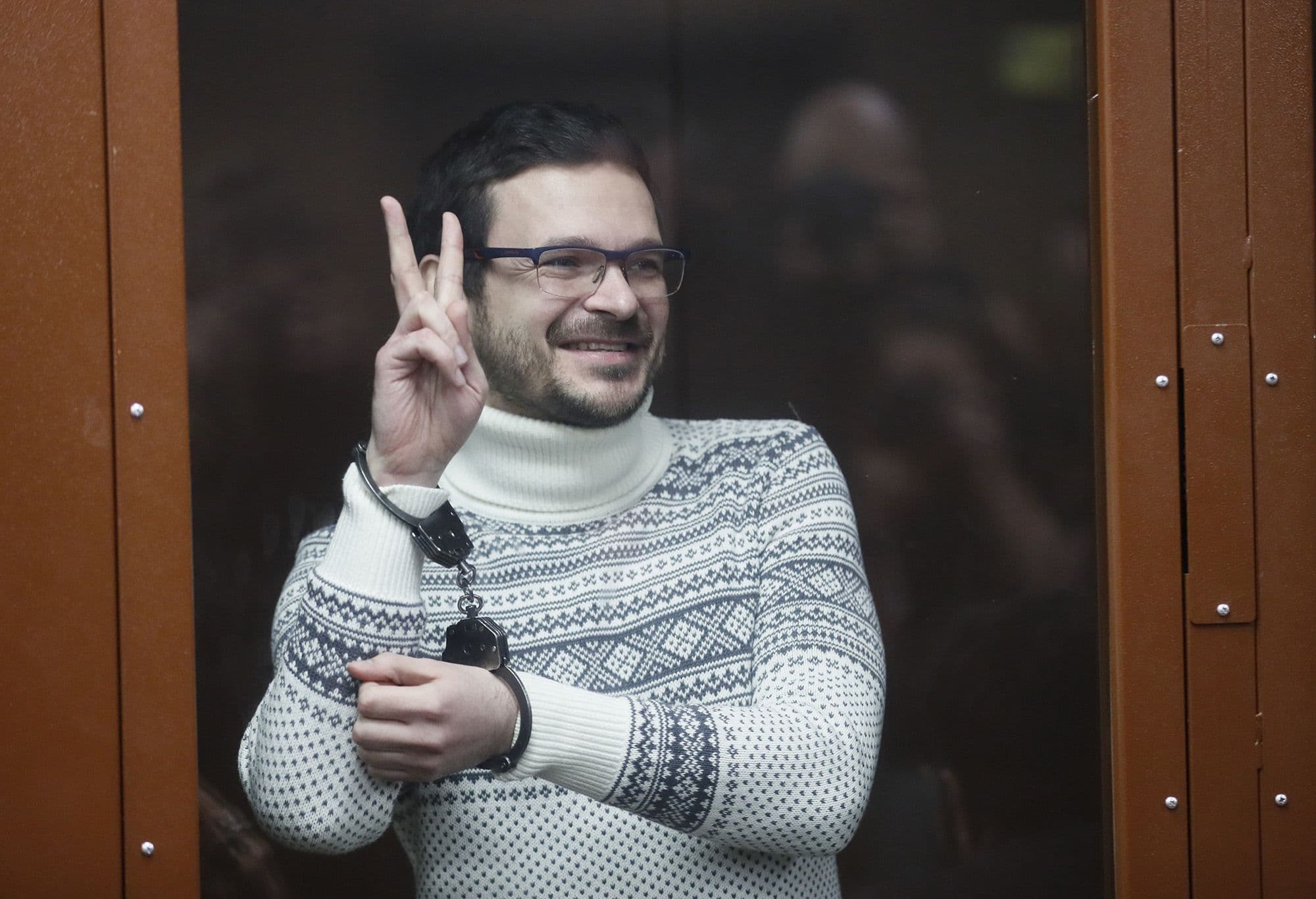 Rusi, opozitari Ilya Yashin dënohet me 8 vite e gjysmë burg