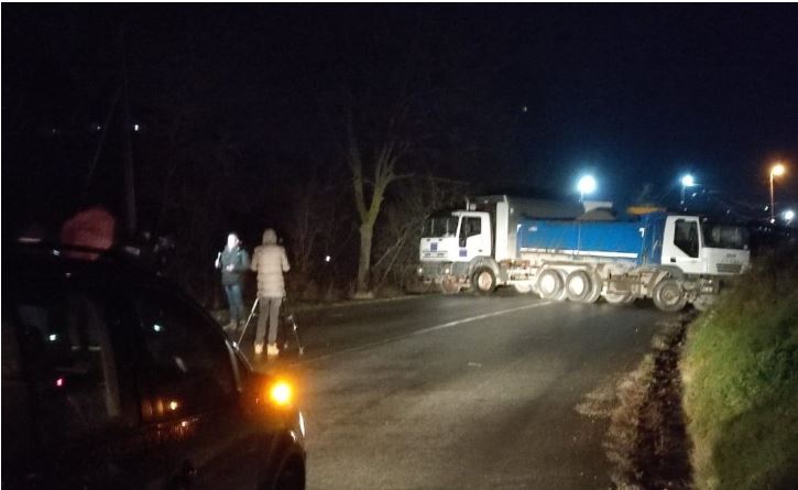 Natë e tensionuar, shpërthime dhe të shtëna në Veri të Kosovës