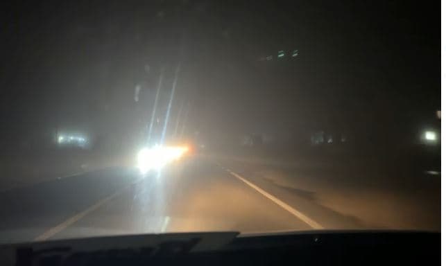 Mjegulla ‘pushton’ aksin rrugor Milot-Fushë Krujë, vështirësi në qarkullimin e mjeteve