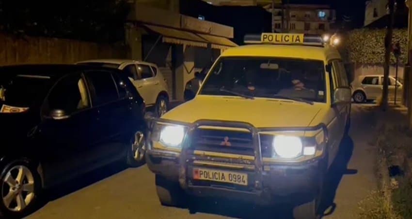 Të shtëna me armë në Shkodër, plumbi depërton brenda një banese