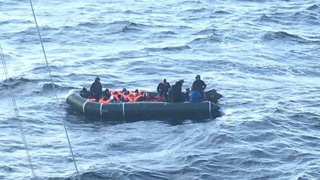 Fundoset varka me emigrantë në kanalin anglez, dyshohet për persona të vdekur