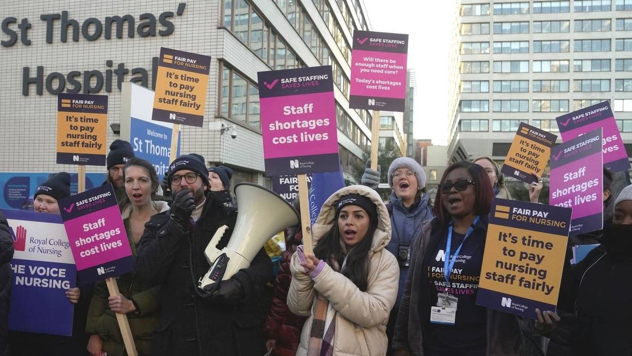 Britani e Madhe/ Dhjetëra mijëra infermierë në protestë, kërkojnë rritjen e pagave