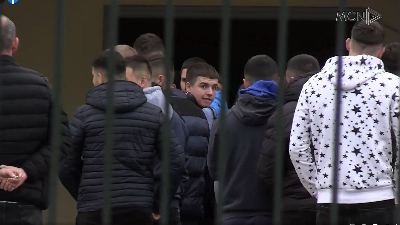  Drejtoresha u heq mjekrën nxënësve në gjimnazin “Sadi Nuri” (VIDEO)