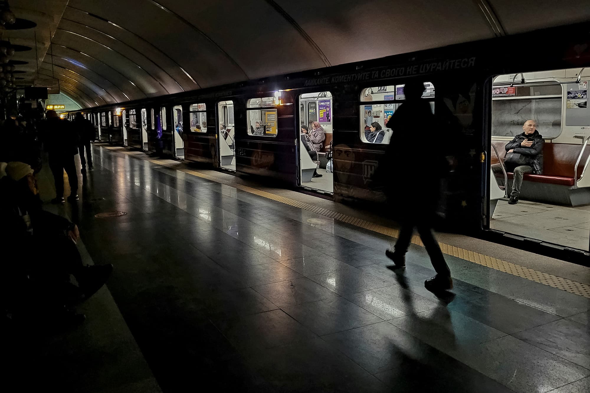 Sulmet ruse godasin furnizimin me ujë në Kiev, pezullohet shërbimi i metrosë