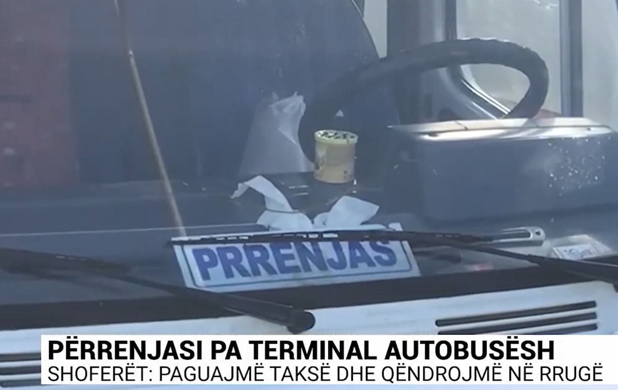 Përrenjasi pa terminal autobusësh/ Shoferët: Paguajmë taksë dhe qëndrojmë në rrugë (VIDEO)