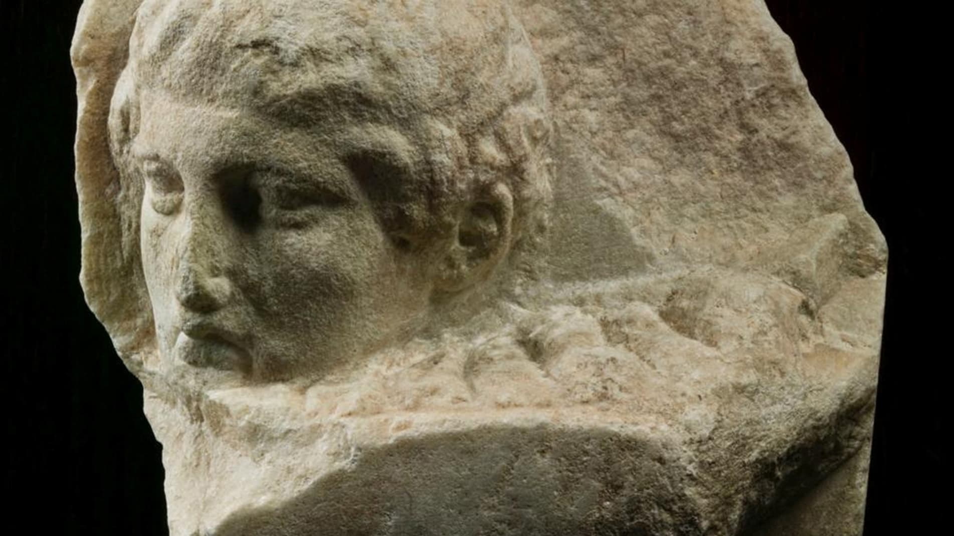 Papa Françesku i kthen Greqisë skulpturat 2500-vjeçare të Partenonit