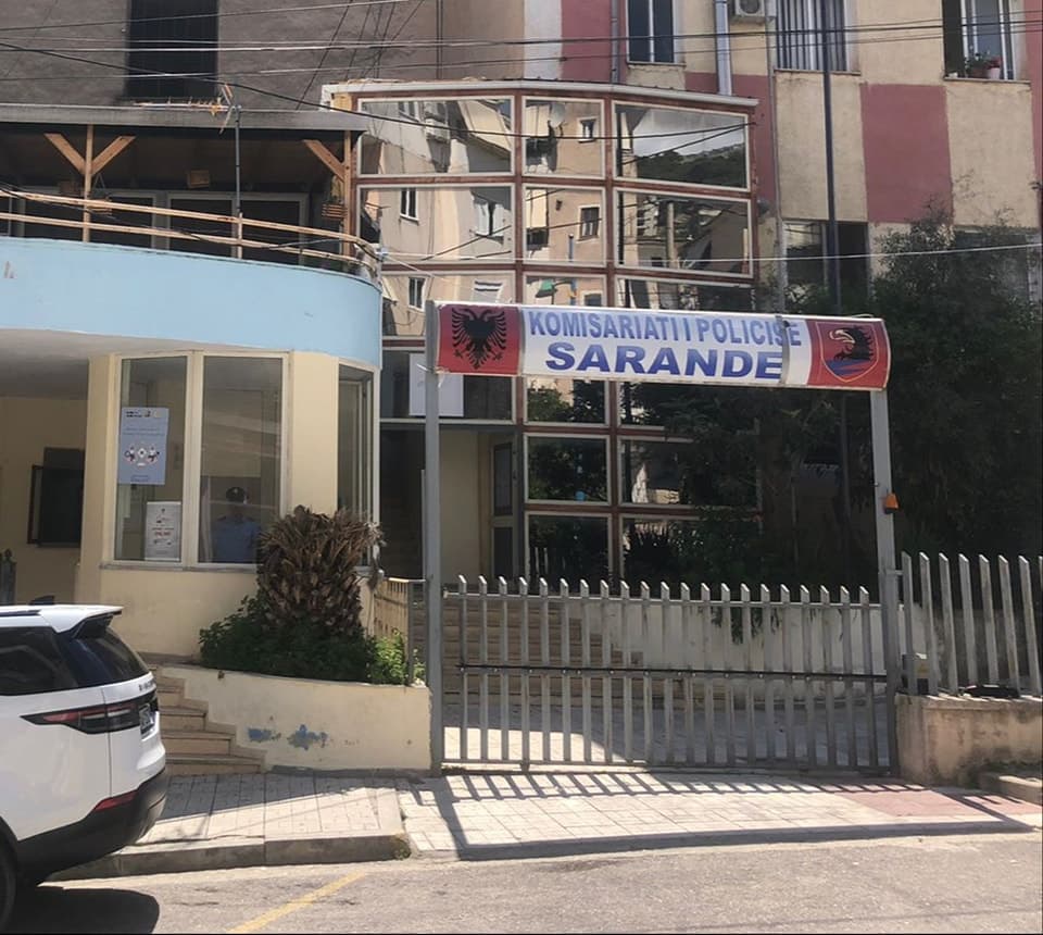 Thyen masën “arrest shtëpie” dhe kryen 4 vjedhje, arrestohet një person në Sarandë