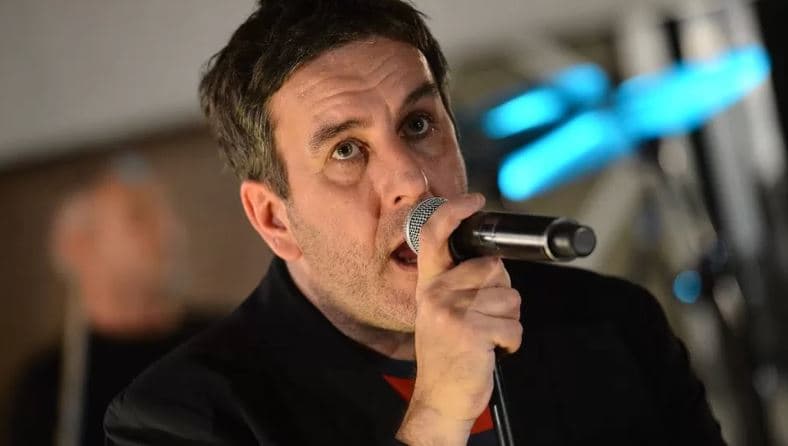 Vdes në moshën 63-vjeçare këngëtari i grupit ‘Specials’