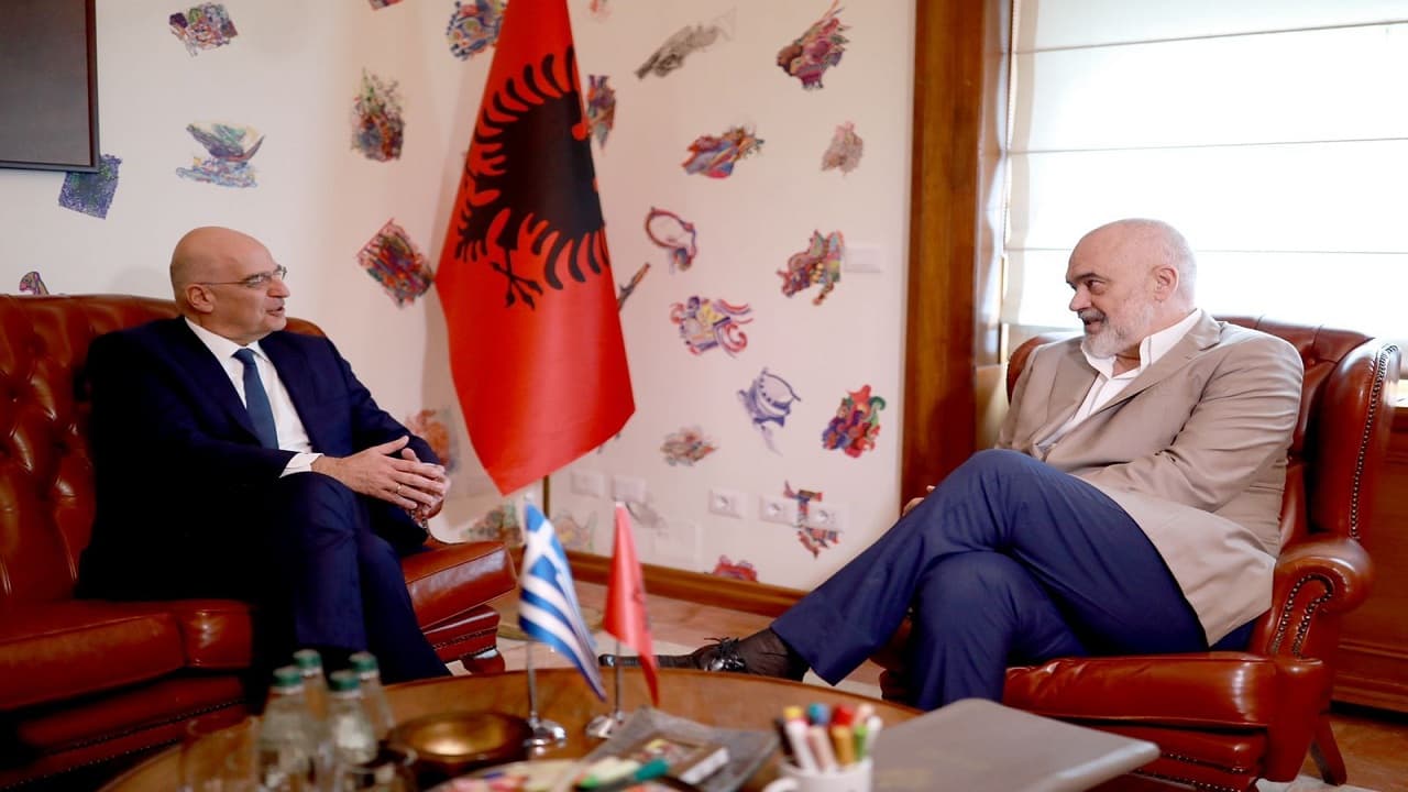 Dendias sot në Tiranë, mediat greke zbulojnë çështjet që do diskutojë me Ramën e Xhaçkën