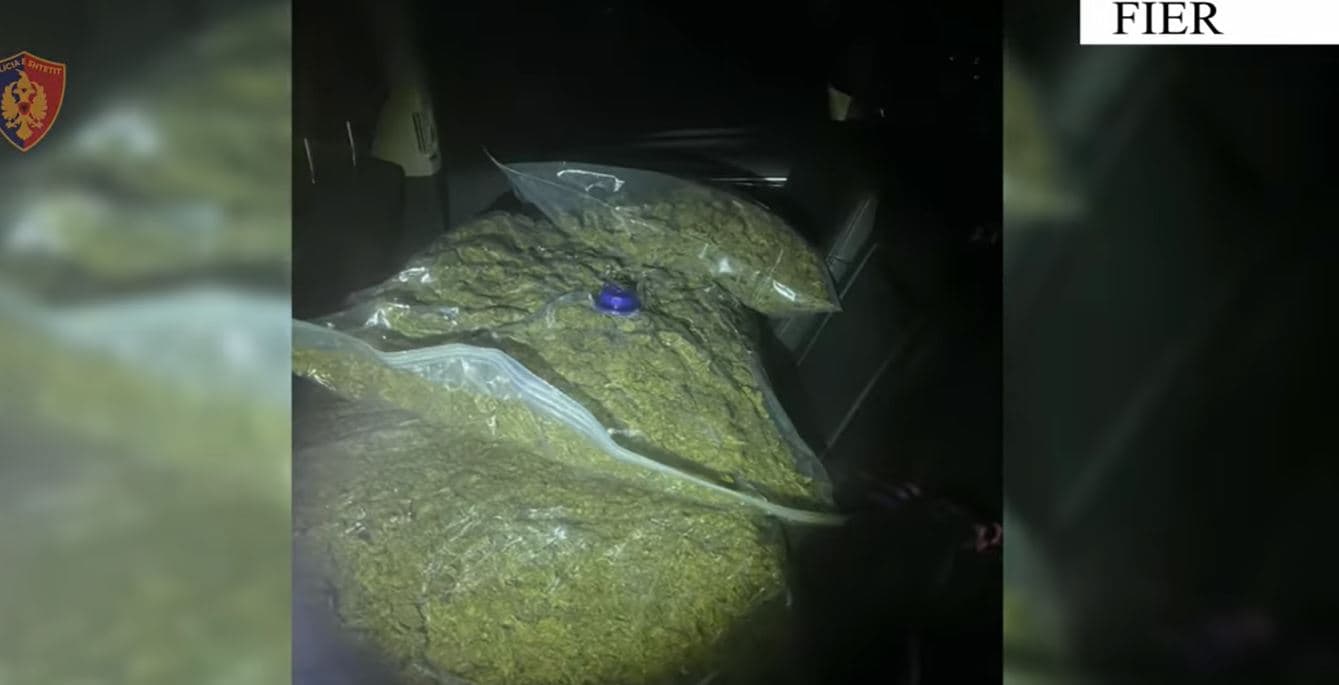 Transportonin drogë me makinë, arrestohet i riu në Fier, në kërkim bashkëpunëtori
