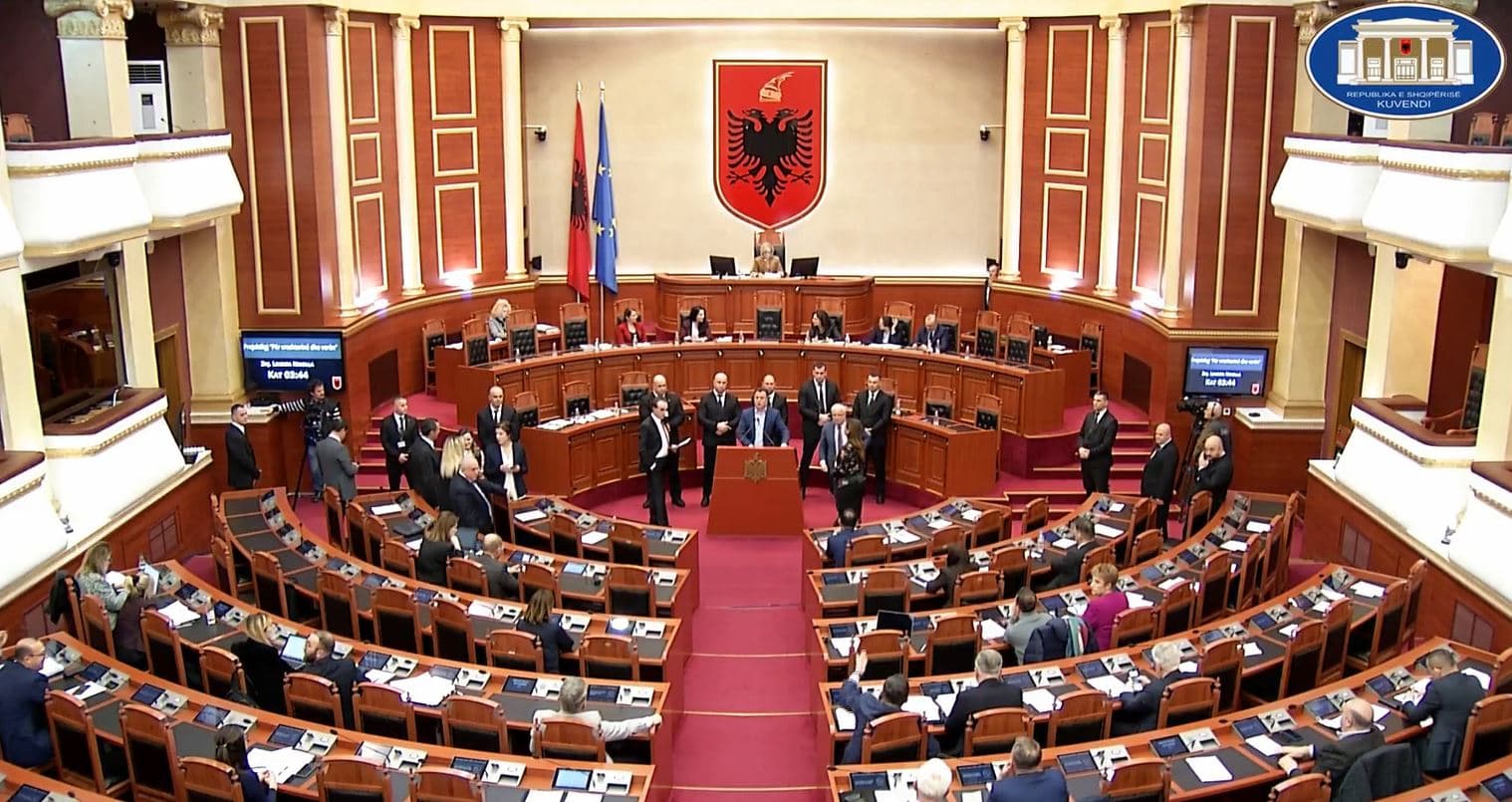 Noka nuk rezulton në grupin e PD, bllokon foltoren: Nikolla: Ju ka përjashtuar grupi juaj 