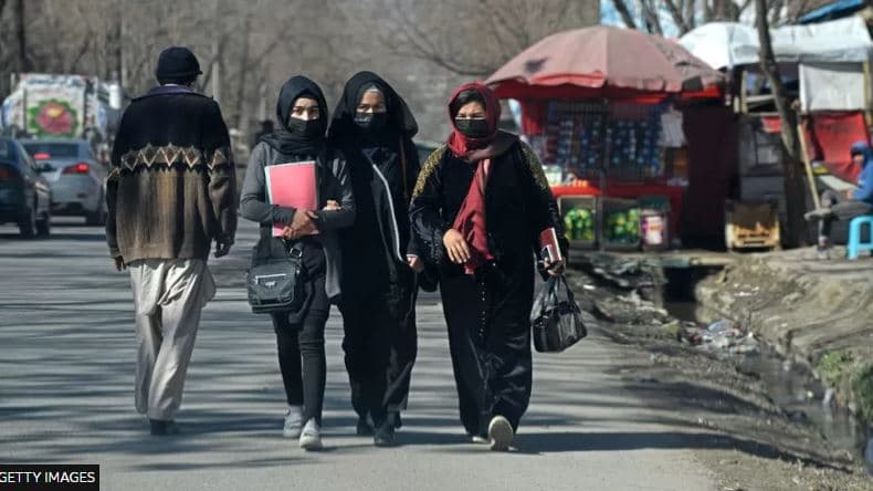 Talibanët pezullojnë arsimin universitar për gratë në Afganistan