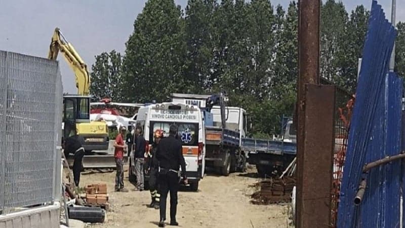 Palasë/ 45-vjeçari goditet nga vinçi, përfundon në Spitalin e Traumës