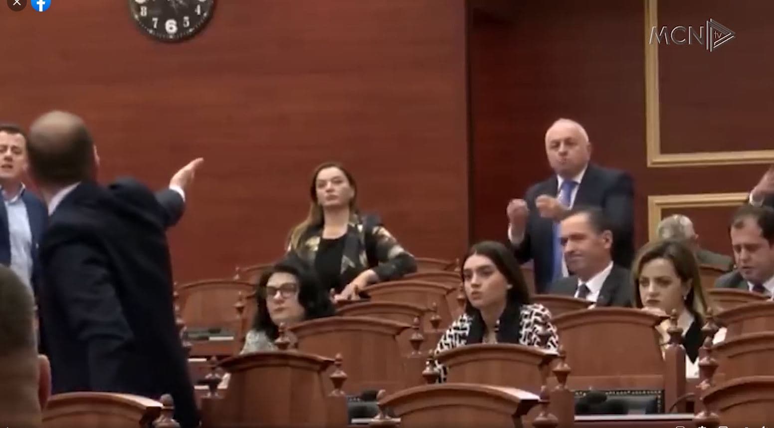  Sherri në Kuvend, skenar i Alibeajt dhe Ramës/ Baçi: Lojë e mazhorancës. Gështenja: Shfaqje jo e mirë! (VIDEO)