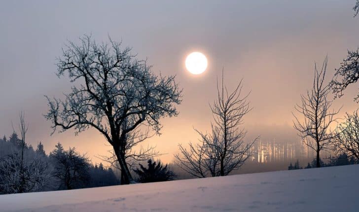22 dhjetori, dita e solsticit dimëror: Dita më e shkurtër e vitit dhe dita e parë zyrtare e dimrit!