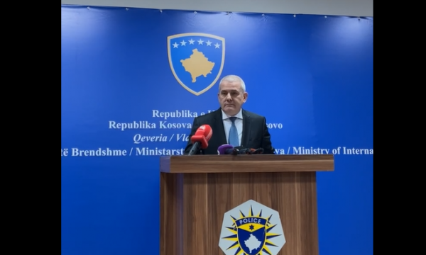    Barrikadat në veri/ Ministri Sveçla: Nëse nuk i largon KFOR-i, mund t’i largojmë ne